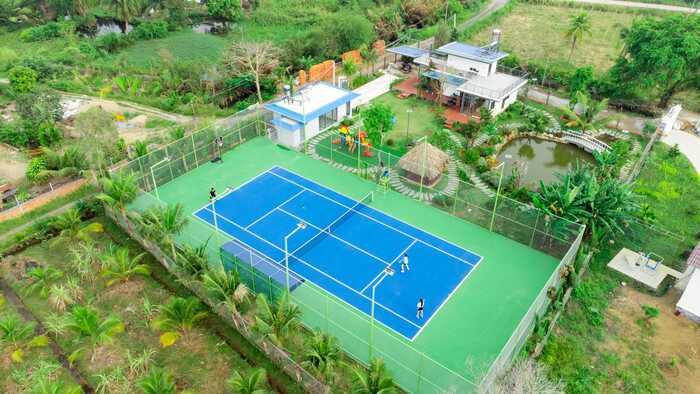 Sân tennis hiện đại của Hana Villa Long An